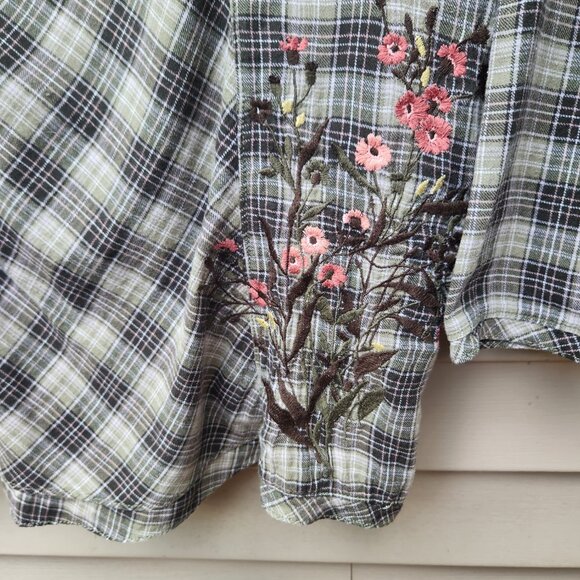 Eddie Bauer Khaki Green Plaid Blouse Floral Embroidered Peasant Boho Country - Picture 7 of 12